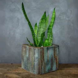 Ozdobna osłonka na donice w paski 25x25x21 cm – ręcznie robiona, unikalny design