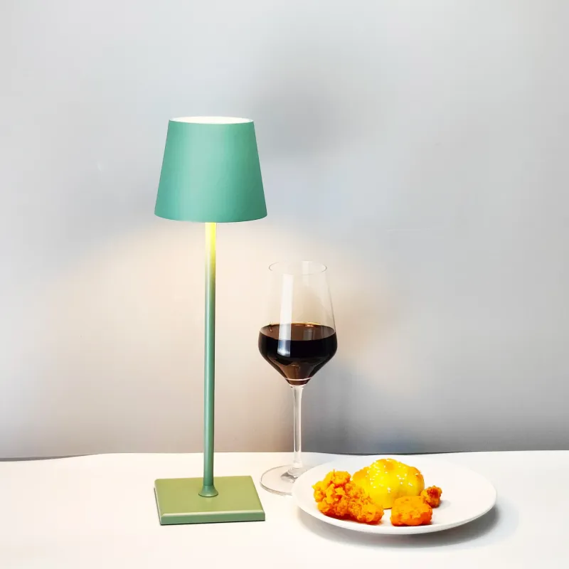 Lampa aluminiowa biurkowa LED akumulatorowa - do salonu