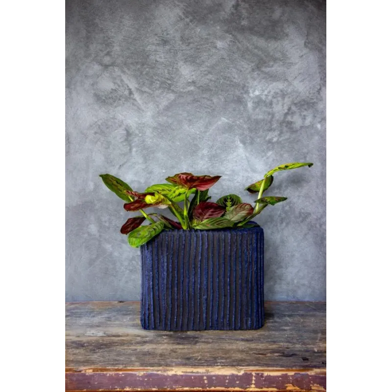 Niebieska donica designerska 26x26x20 cm Lindas - Blue | Stylowy akcent do wnętrz i tarasów