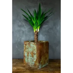 Donica cortenowa z czaszką 27x27x30 cm – loftowa dekoracja z efektem patyny